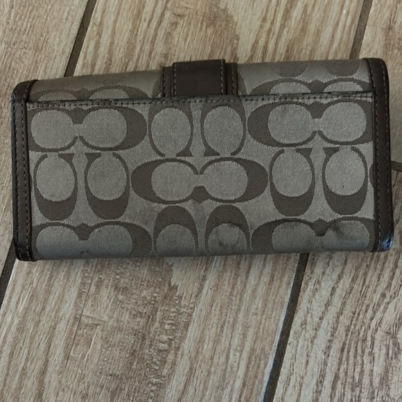 Retro Coach Signature Brown Leather and slightly shimmery Fabric - Picture 2 of 6